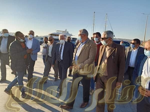 القصير وفودة يتفقدان ميناء الصيد بمدينة الطور ومصنع الثلج ويستمعا إلى مطالب الصيادين