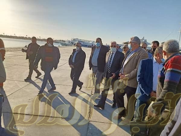 القصير وفودة يتفقدان ميناء الصيد بمدينة الطور ومصنع الثلج ويستمعا إلى مطالب الصيادين