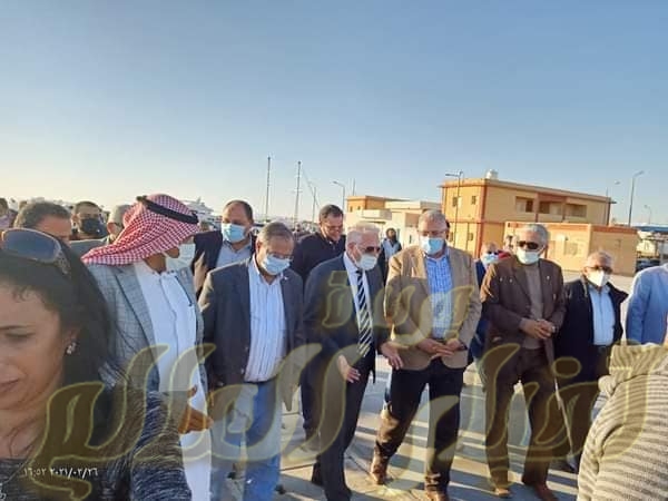 القصير وفودة يتفقدان ميناء الصيد بمدينة الطور ومصنع الثلج ويستمعا إلى مطالب الصيادين
