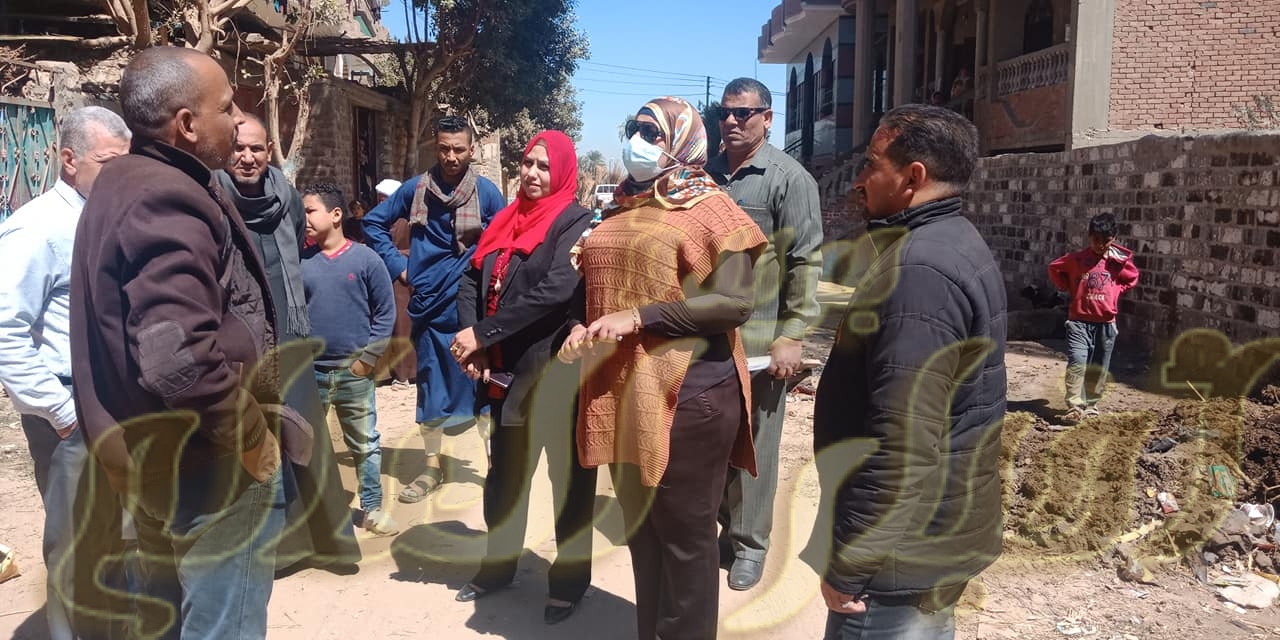 فريده سلام تتفقد قرى مجلس قروى نزلة القاضى بمدينة طهطا