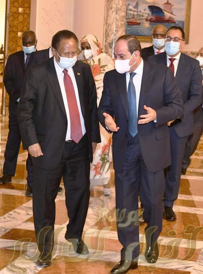السيد الرئيس يبحث مع رئيس الوزراء السوداني الجهود المشتركة بين مصر والسودان تجاه قضية سد النهضة.