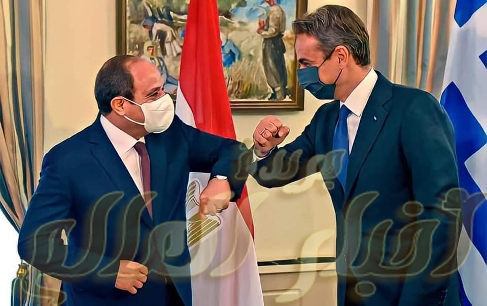 مصر تضع عشرة شروط للمصالحة مع نظام أردوغان. ٭لواءأح سامى شلتوت. وضعت القاهرة عشرة شروط لقبول "إستئناف المحادثات" مع أنقرة بناء علي طلب تركيا وذلك بحسب مصدر رسمي مصري : ١-لا ترسيم للحدود البحرية بين الجانبين بدون قواعد القانون الدولي في إشارة إلي ضرورة رضوخ تركيا الإلتزام بالقانون الدولي للبحار الذي ترفض أنقرة التوقيع عليه والإعتراف به. ٢- لا تواصل سياسي قبل أن تتأكد القاهرة من إنصياع الجانب التركي للإنضباط العام وسيظل التواصل أمنيا فقط لكون التواصل السياسي لا يتم مع الدول الداعمة للإرهاب بحسب مصر. ٣-لا إتفاق مصري - تركي في شرق المتوسط إلا بعد الإتفاق التركي الشامل مع الحلفاء الأوروبيين وتحديدا مع الجانبين اليوناني والقبرصي. ٥- خروج تركيا سياسيًا وعسكريًا وأمنيًا من ليبيا وترك الملف الليبي نهائيًا والتعهد بإخراج المرتزقة التي جلبتهم للأراضي الليبية. ٦- وضع جدول زمني لخروج القوات التركية من الشمال السوري وإبرام إتفاق قانوني ملزم مع حكومة العراق بعدم التدخل عسكريًا مرة أخري في الأراضي العراقية. 6- شمول المفاوضات الجانبين السعودي والإماراتي والإعتذار عن الإساءات التي حدثت من تركيا في السنوات الأخيرة تجاه دول الخليج مع شرط عدم تليية القاهرة لأي تفاهمات مع تركيا من دون تعهد أنقرة عدم التدخل مرة أخرى في الشئون الداخلية للدول العربية والإلتزام بمحددات الأمن القومي العربي. ٧- وقف جميع المنابر الإعلامية الإخوانية التي تهاجم مصر خاصة ودول الخليج عامة، كما يحظر على تركيا إحتضان أي نشاط سياسي لتنظيم الإخوان على أراضيها. ٨-إطلاق يد الإنتربول الدولي في التعامل مع جميع المطلوبين الإخوان على الأراضي التركية وعدم ممانعة السلطات الأوروبية تحديدا في التعامل معهم (لا تطلب القاهرة تسليمهم ولا تريد) مع ملاحظة عرض أنقرة تسليمهم لمصر على دفعات لمراضاة الجانب المصري. ٩- تراقب السلطات الأمنية المصرية سلوكيات النظام التركي ومدى إنضباطه والتزامه بهذه الشروط الفترة المقبلة قبل الدخول في أي تواصل آخر عبر تقديم تقرير لوزارة الخارجية التي تتولي رفعه للقيادة السياسية المصرية. ١٠- لن يتم ضم تركيا لمنتدي شرق المتوسط قبل(٣) سنوات في حال موافقة مصر واليونان وقبرص علي ترسيم الحدود البحرية في المتوسط والشروط السابقة .... اعرفوا قيمة بلدكم الحقيقيه.تحيا مصر أبية عصية على كل غادر وسلمت بلادي من كل سؤء.