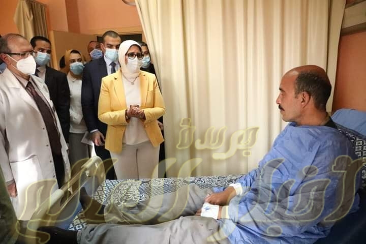 وزيرة الصحة توجه بنقل 3 مصابين إلى مستشفى معهد ناصر لتلقي الرعاية الطبية اللازمة