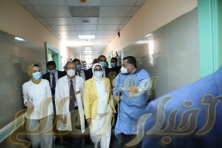 وزيرة الصحة توجه بنقل 3 مصابين إلى مستشفى معهد ناصر لتلقي الرعاية الطبية اللازمة