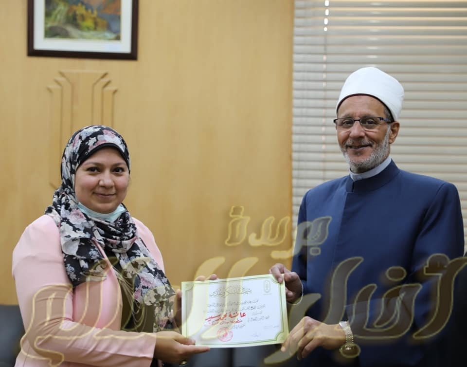 تكريم رئيس قطاع المعاهد الأزهرية لفريق إعداد احتفالية الأزهر بيوم اليتيم وعنوانها "الأزهر عائلتكم"