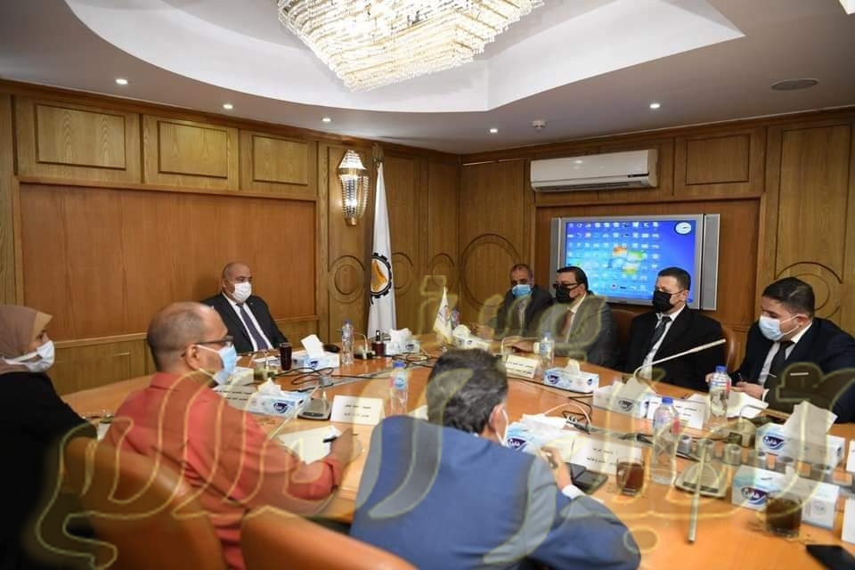 الداودي يبحث إنتاج البيوجاز من مخلفات مشروعات الأمن الغذائى بقنا