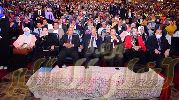 آداب سوهاج تحتفل باستقبال الطلاب الجدد والقدامى وتكرم المتميزين