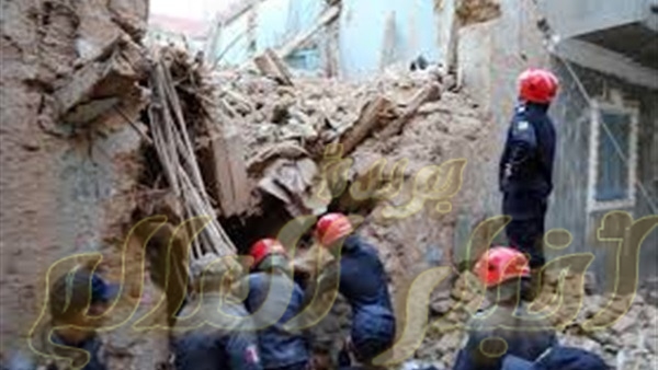 انهيار منزل من طابقين مأهول بالسكان بدون خسائر بشريه فى المنشاه سوهاج