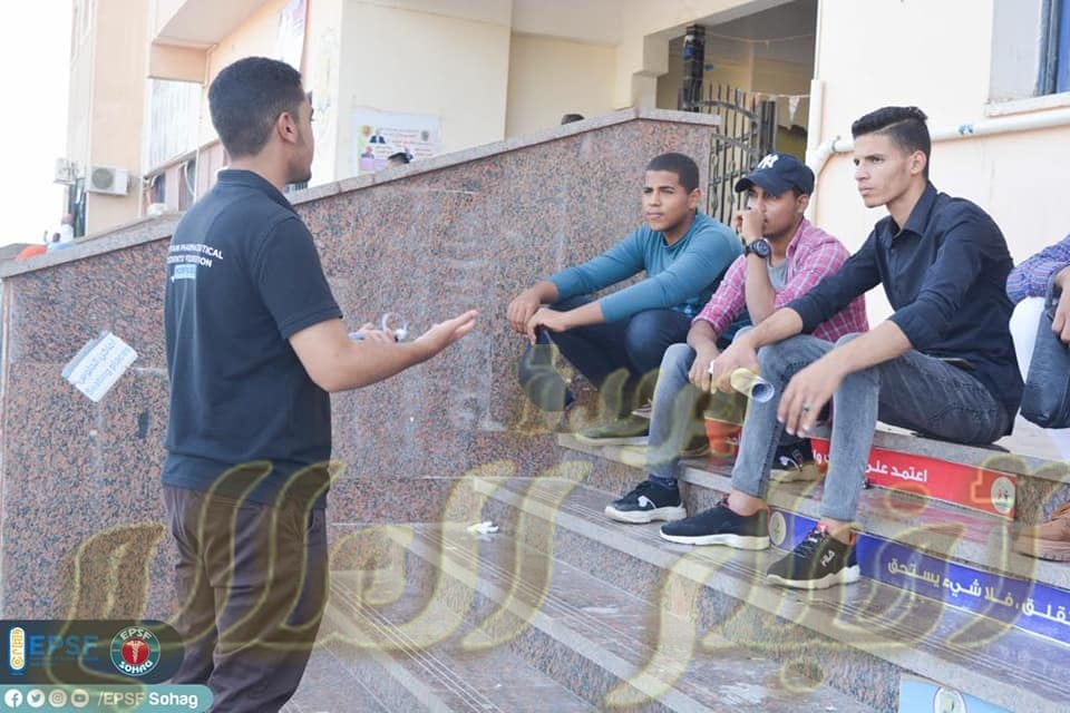 الإتحاد المصري لطلاب الصيدلة بجامعة سوهاج ينظم حملة توعية للتبرع "ببلازما الدم