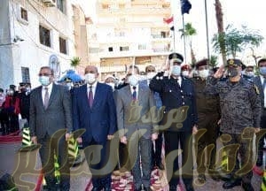 محافظ الغربية يضع إكليلاً من الزهور على النصب التذكاري بمناسبة عيد الشرطة الـ70