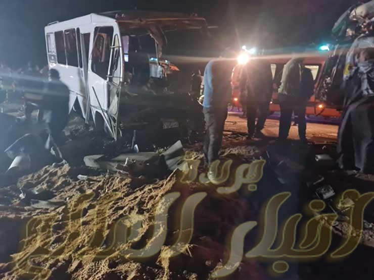 حادث تصادم أتوبيس بسيارة نقل على طريق السويس القاهرة واصابة 23 مساء اليوم
