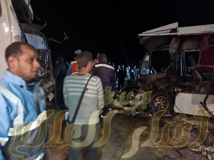 حادث تصادم أتوبيس بسيارة نقل على طريق السويس القاهرة واصابة 23 مساء اليوم