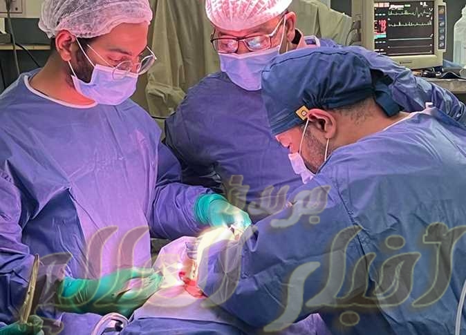 فريق طبي بقيادة دكتور اسلام عامر ينقذ مواطن من الموت بمستشفى سوهاج الجامع