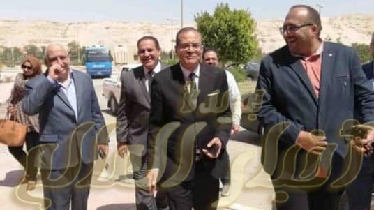 رئيس جامعة سوهاج يتابع انتظام اختبارات المتقدمين لشغل وظائف شركة مياه الشرب والصرف الصحى