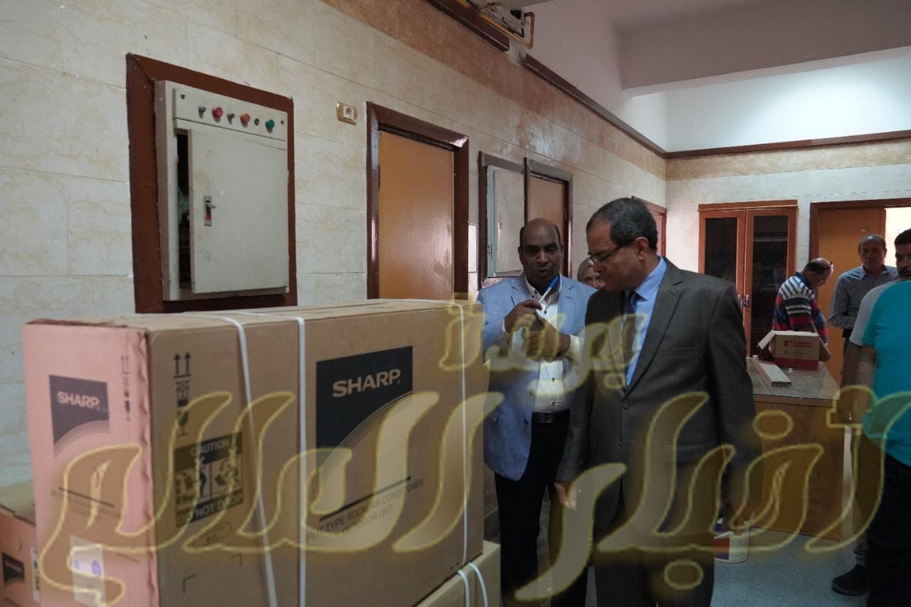 رئيس جامعة سوهاج يتابع تجهيزات استقبال طلاب البرنامج التكاملي بنظام النقاط المعتمدة بكلية الطب البشري